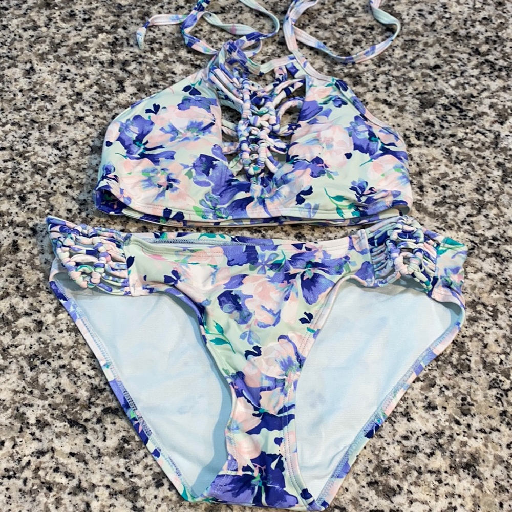 Swimsuit set. Top:small bottom:medium